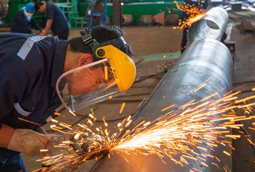 Pipe cutting and grinding operations in the workshop